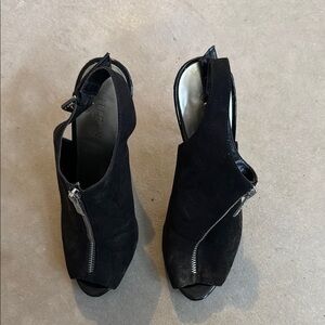 GUESS Women's Black Peep Toe Heels